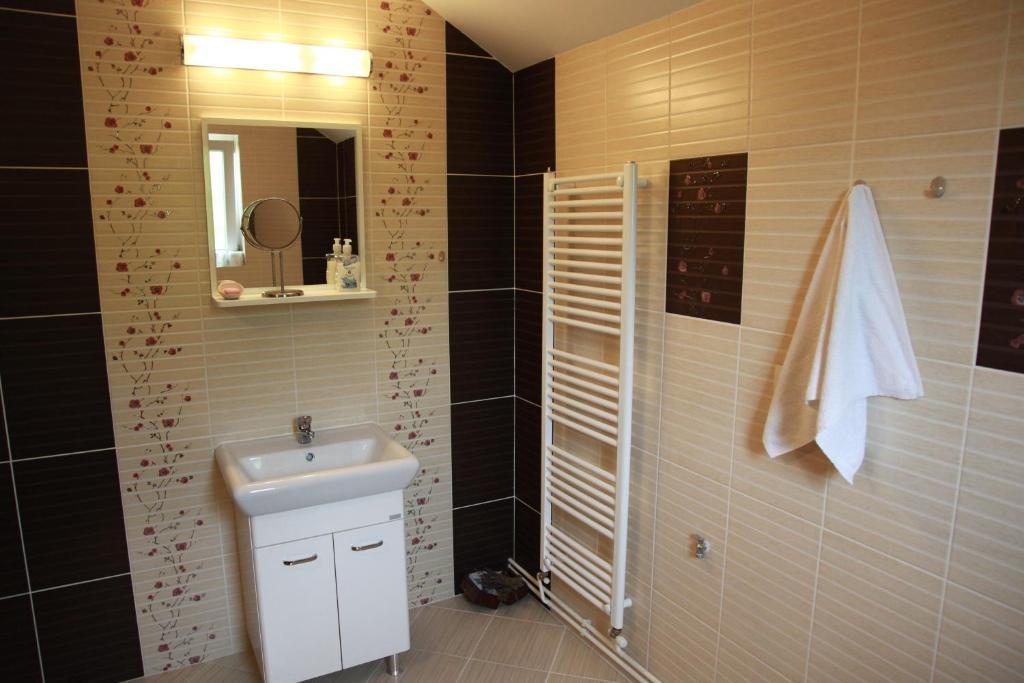 Casa File De Poveste Târgu Jiu Zimmer foto